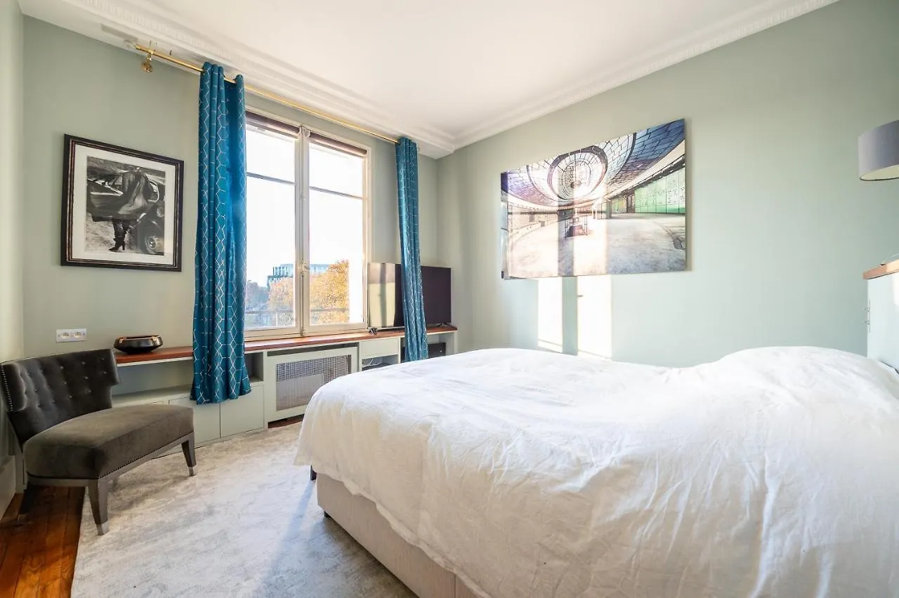 Apartment Spacieux Et Elegant Appartement Porte Des Ternes Paris